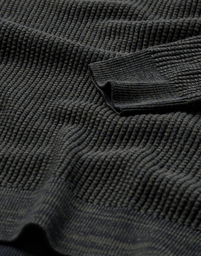 Mens round neck modern fit