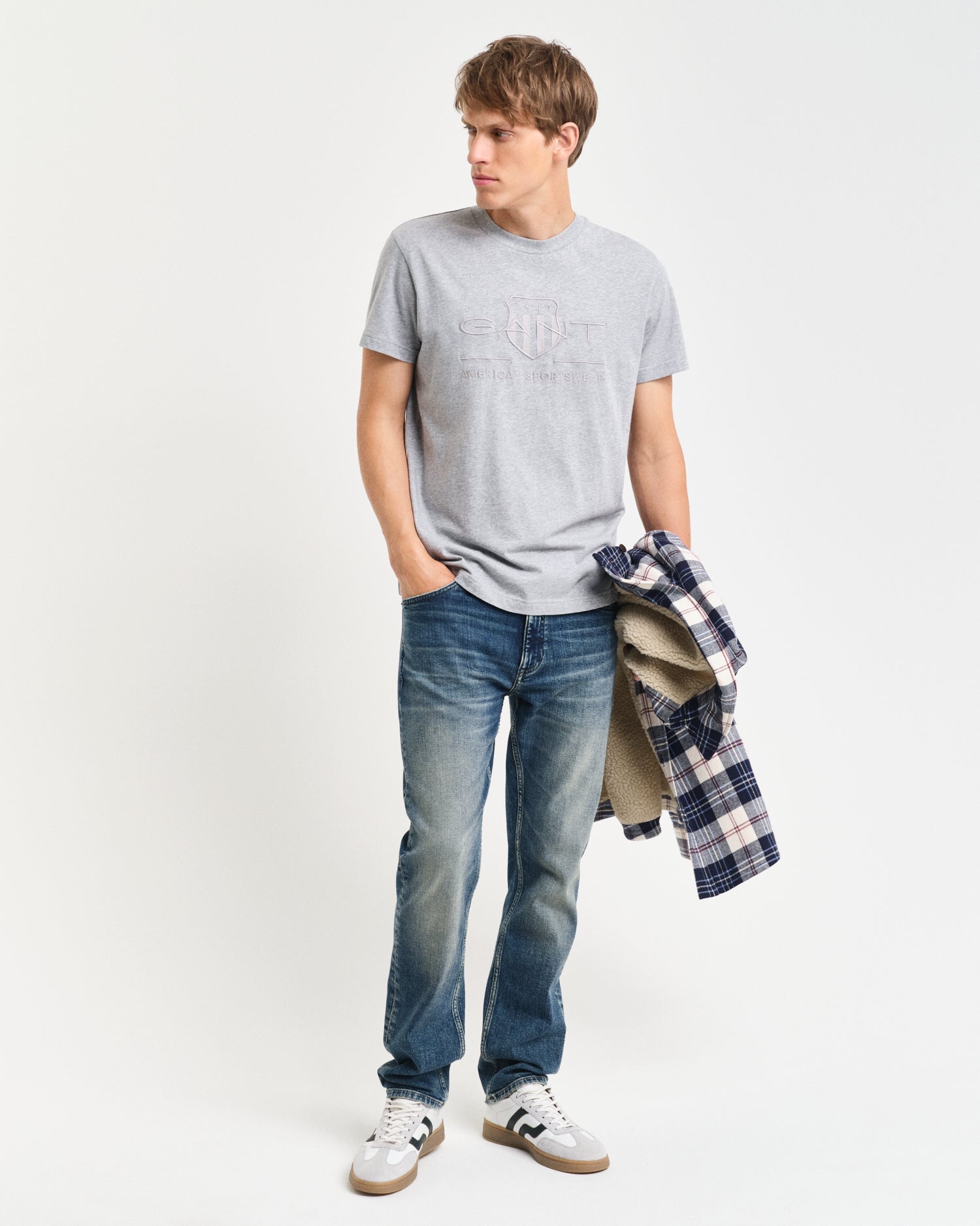 GANT REG TONAL SHIELD KORTÆRMET T-SHIRT